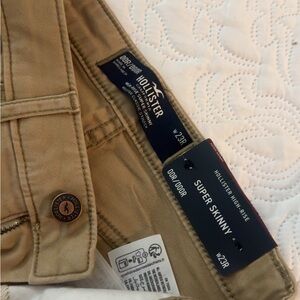 Hollister Women’s Khaki Super Skinny Chinos